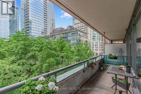 305 - 18 Yorkville Avenue, Toronto, ON, photo 2