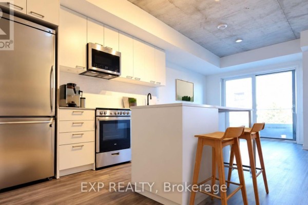 Kitchen - 305 - 1808 St Clair Avenue W, Toronto, ON M6N0C1 Photo 3