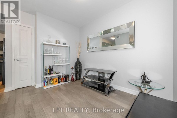 305 - 200 Besserer Street, Ottawa, ON K1N0A7 Photo 5