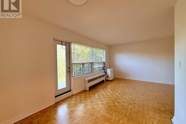 Bedroom - 305 - 28 Upper Canada Drive, Toronto, ON M2P1R9 Photo 4