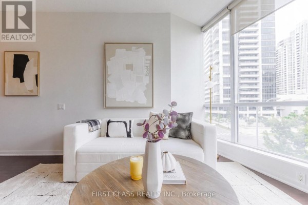 305 - 30 Canterbury Place, Toronto, ON, photo 3