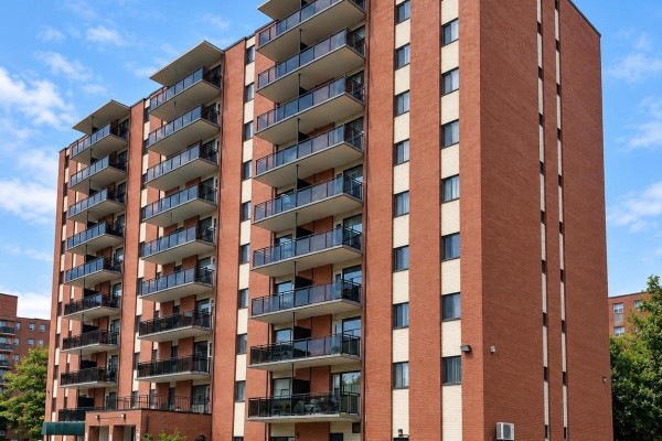 305 - 45 Paisley Boulevard W, Mississauga
