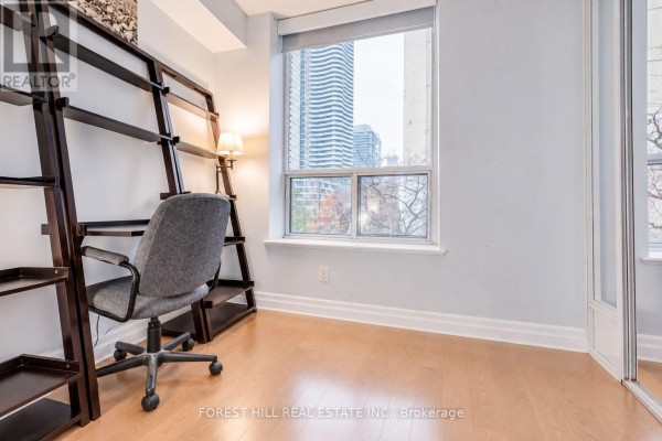 Den - 305 - 70 Alexander Street, Toronto, ON M4Y3B6 Photo 5
