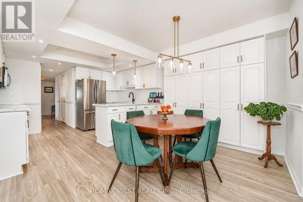 Kitchen - 305 - 700 Wilson Road N, Oshawa, ON L1G7T5 Photo 4