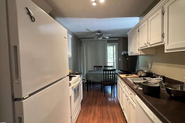 Kitchen - #305 10826 113 St Nw, Edmonton, AB T5H3J2 Photo 3