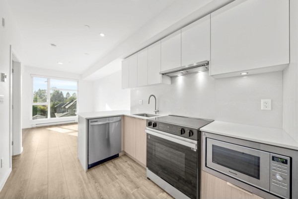 305 10828 139a Street, Surrey, BC V3R0H3 Photo 4