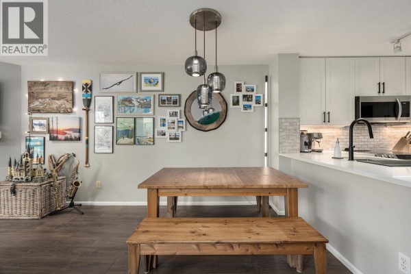 305 124 W 3rd Street, North Vancouver, BC V7M1E8 Photo 5