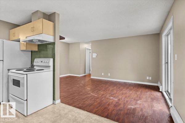 Primary Bedroom - #305 12710 127 St Nw, Edmonton, AB T5L1A5 Photo 4