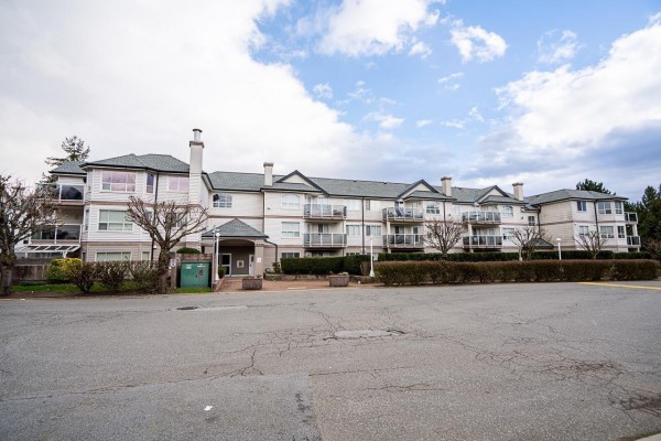 305 12769 72 Avenue, Surrey, BC V3W2M7 Photo 2
