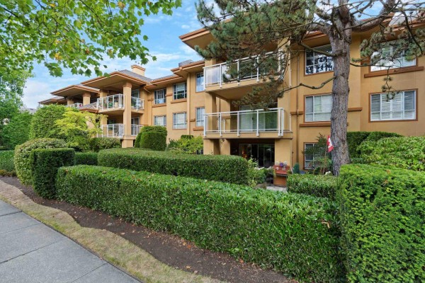 305 15185 22nd Avenue, Surrey, BC V4A9T4 Photo 2