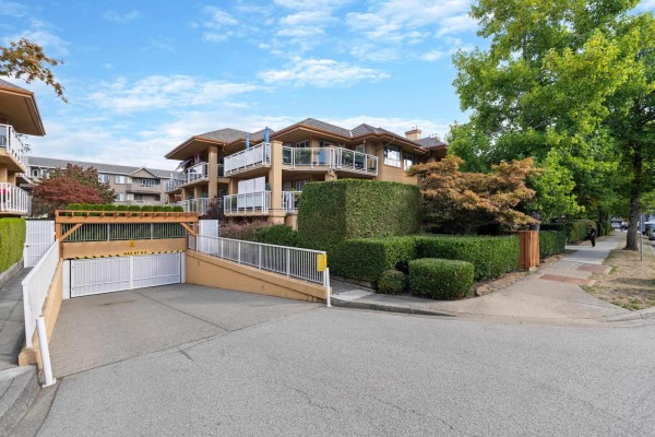 305 15185 22nd Avenue, Surrey, BC V4A9T4 Photo 3