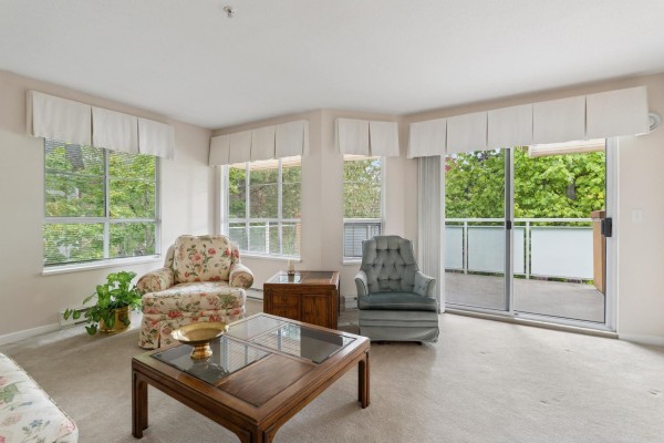 305 15185 22nd Avenue, Surrey, BC V4A9T4 Photo 5