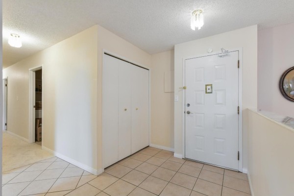 305 1521 Blackwood Street, White Rock, BC V4B3V6 Photo 3