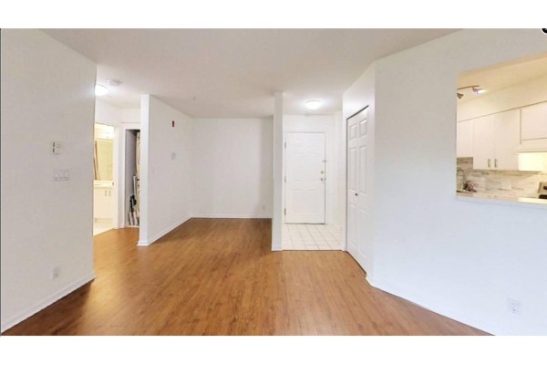 305 15268 105 Avenue, Surrey, BC V3R0W8 Photo 5