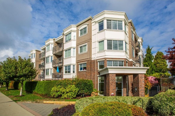 305 15389 Roper Avenue, White Rock, BC V4B2G2 Photo 2