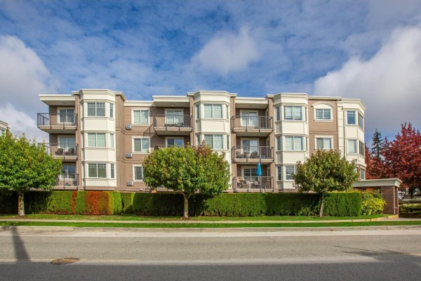305 15389 Roper Avenue, White Rock, BC V4B2G2 Photo 3