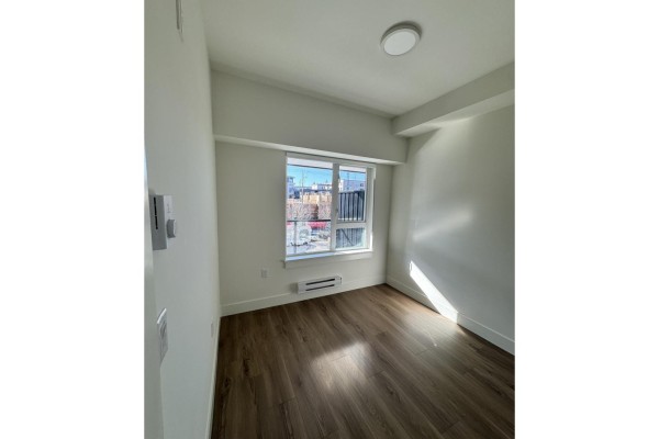 305 15739 Fraser Highway, Surrey, BC, photo 3