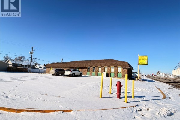 305 1st Avenue W, Assiniboia, SK, photo 3