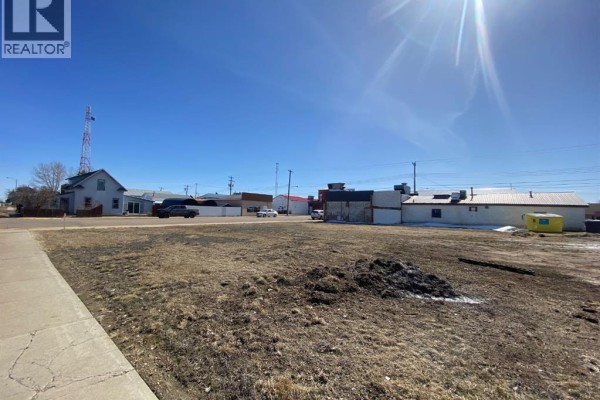 305-307 1 Street W, Hanna, AB T0J1P0 Photo 2
