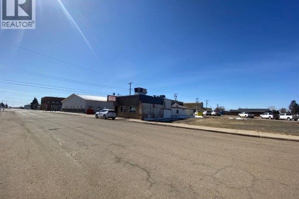 305-307 1 Street W, Hanna, AB T0J1P0 Photo 4