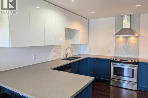 Kitchen - 305-4580 Joyce Ave, Powell River, BC V8A3A9 Photo 4