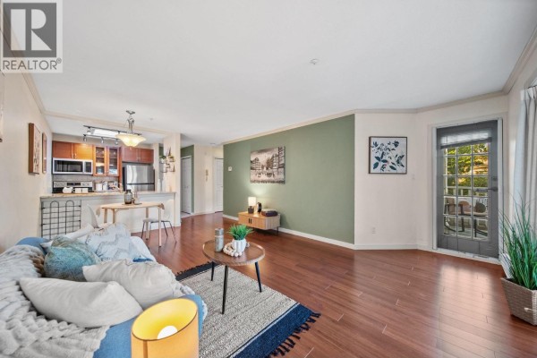 305 526 Thirteenth Street, New Westminster, BC, photo 2