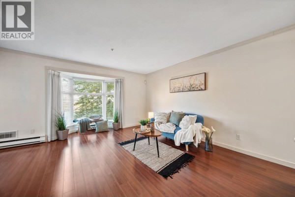 305 526 Thirteenth Street, New Westminster, BC, photo 3