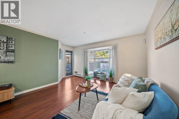 305 526 Thirteenth Street, New Westminster, BC V3M4L9 Photo 5