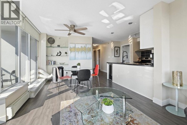 305 689 Abbott Street, Vancouver, BC V6B0J2 Photo 3