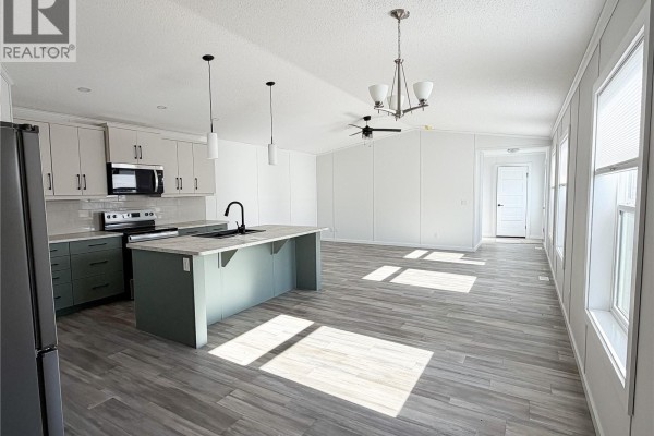 305 7th Street E, Meadow Lake, SK, photo 2