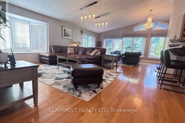 Living room - 305 Cameron Street N, Timmins, ON P4N8L4 Photo 4