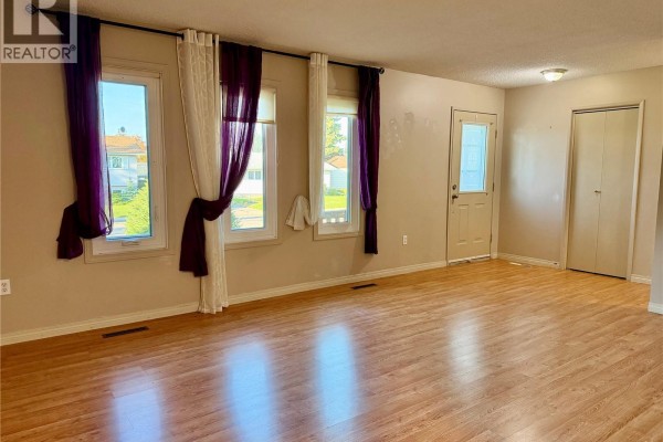 Primary Bedroom - 305 Churchill Drive, Melfort, SK S0E1A0 Photo 5