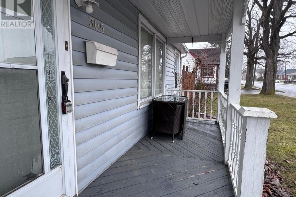 Kitchen - 305 Crowland Avenue, Welland, ON L3B1X5 Photo 2