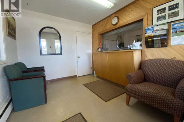 305 Mackenzie Boulevard, Mackenzie, BC V0J2C0 Photo 2