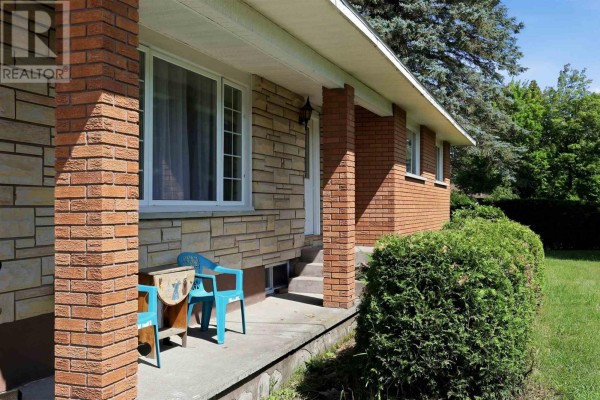 305 Moss Rd, Sault Ste  Marie, ON, photo 2