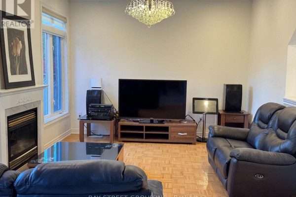 305 Shirley Drive, Richmond Hill, ON L4S2P1 Photo 5