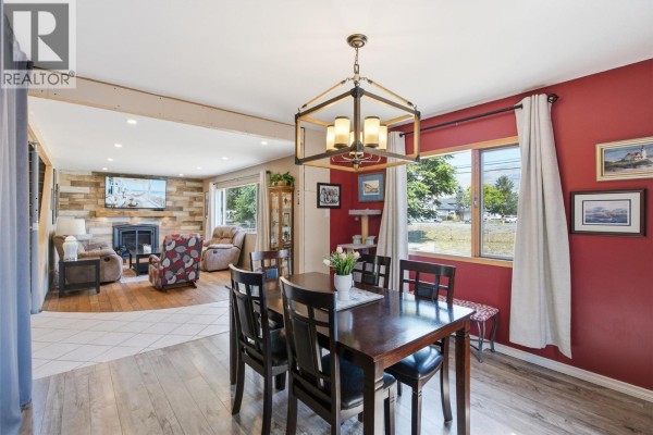 Kitchen - 3052 Westsyde Road, Kamloops, BC V2B7G3 Photo 4