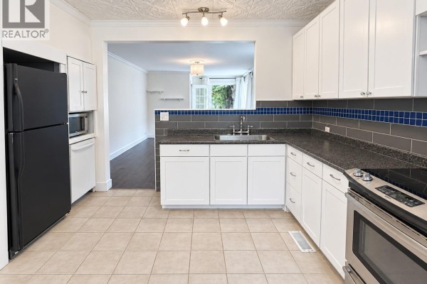 4pc Bathroom - 3054 Athol Street, Regina, SK S4S1Y5 Photo 5