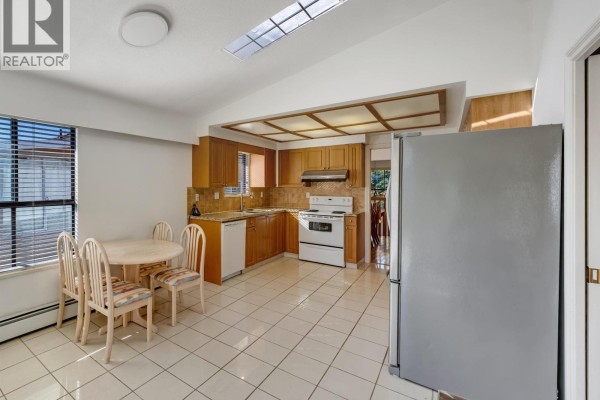 3056 E 28th Avenue, Vancouver, BC V5R1S5 Photo 4