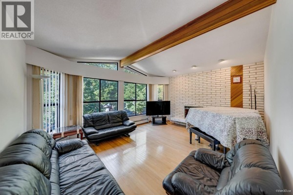 3056 E 28th Avenue, Vancouver, BC V5R1S5 Photo 5