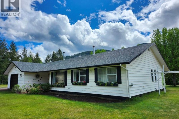 3056 Harmon Road, Vavenby, BC, photo 3