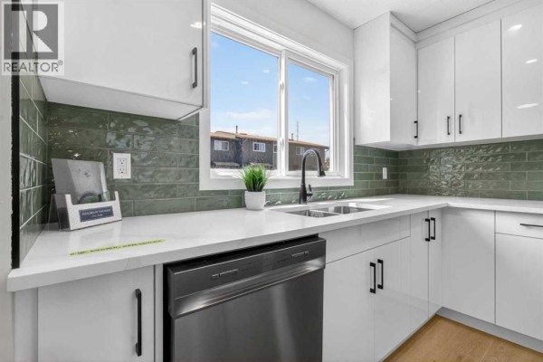 View of kitchen with open space leading to a closet area - 306, 5340 17 Avenue Sw, Calgary