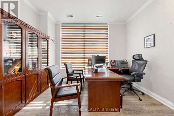306 - 10376 Yonge Street N, Richmond Hill, ON L4C3B8 Photo 4
