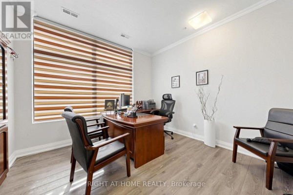 306 - 10376 Yonge Street N, Richmond Hill, ON L4C3B8 Photo 5