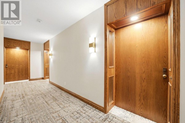 Dining room - 306 - 1901 Pilgrims Way, Oakville, ON L6M2W9 Photo 3