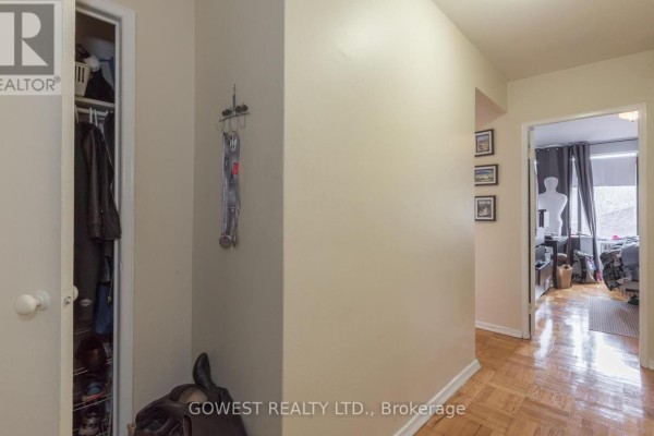 Bathroom - 306 - 205 Keele Street, Toronto, ON M6P2K1 Photo 5