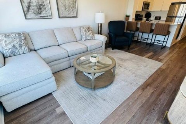 Eating area - 306 - 50 Lakebreeze Drive, Clarington, ON L1B0V9 Photo 3
