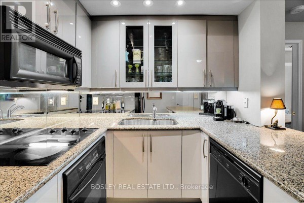 Living room - 306 - 77 Mcmurrich Street, Toronto, ON M5R3V3 Photo 4