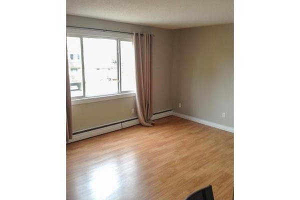 Primary Bedroom - #306 10415 93 St Nw, Edmonton, AB T5X1X5 Photo 4