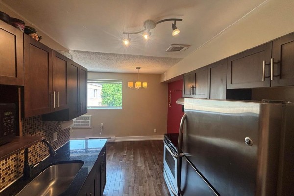 Living room - 306 108 Chandos Avenue, Winnipeg, MB R2H1Y2 Photo 2